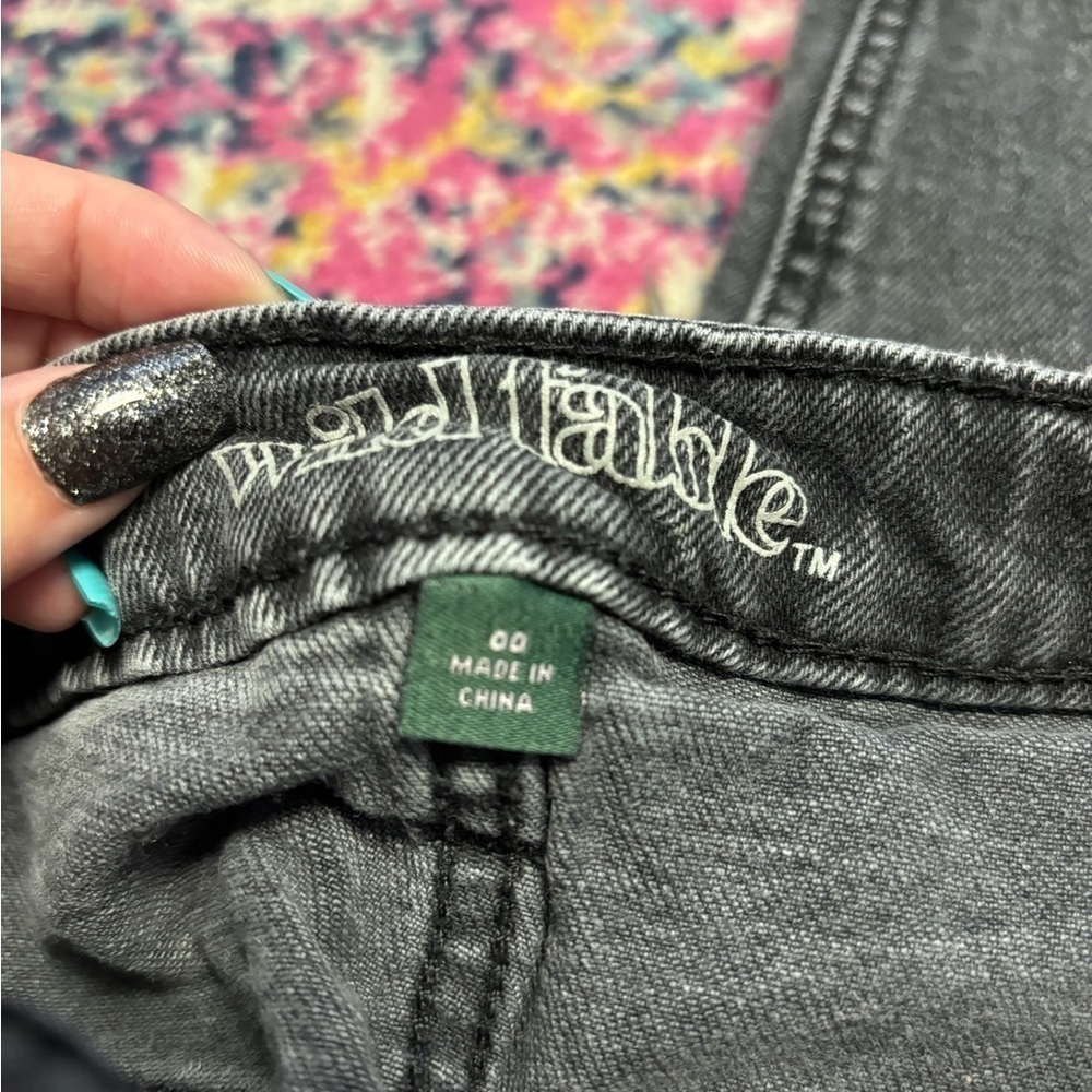 0824-23 Ripped Jeans - Picture 2 of 2